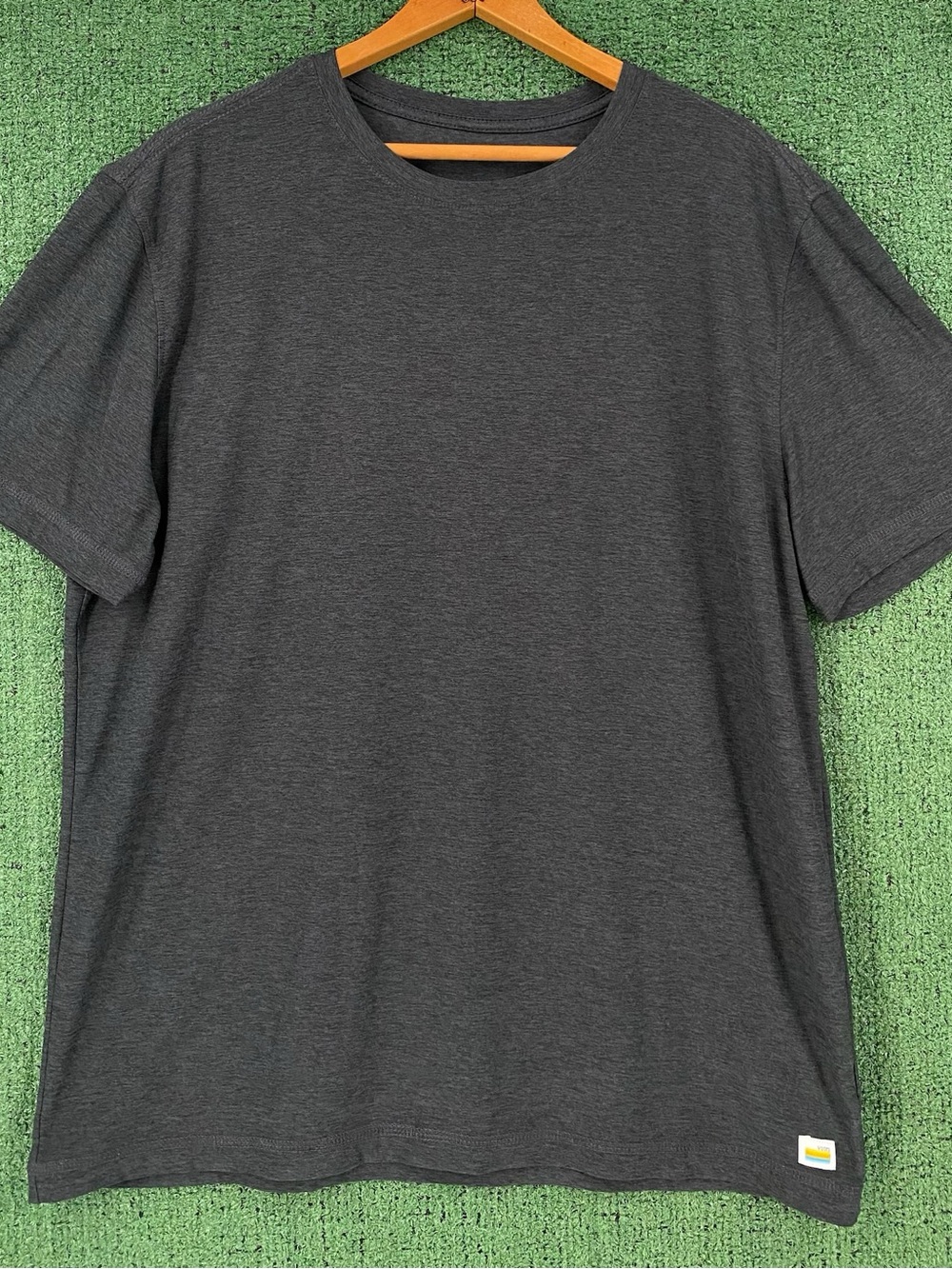 Vuori Strato Tech Heathered Charcoal Grey Performance T-shirt Mens Sz Large
